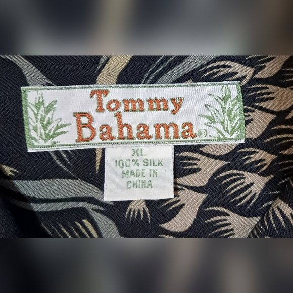 Tommy Bahama Men's Luxe Silk Camp Shirt with Tropical Print Size XL - Picture 3 of 16